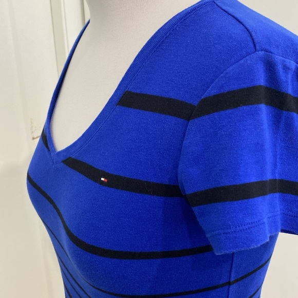 Tommy Hilfiger V-neck 💯% Cotton Top |Size Medium - Picture 5 of 8